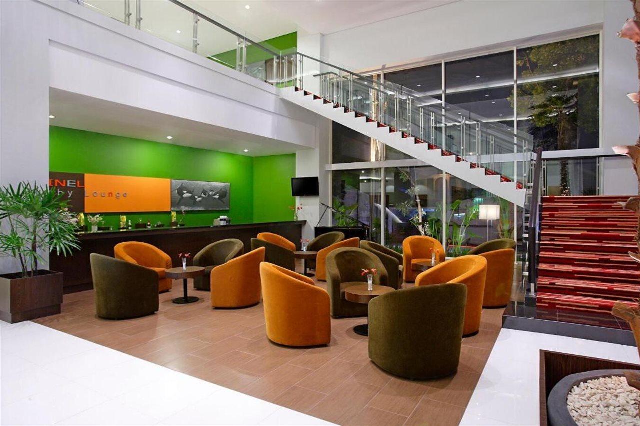 Hotel Santika Palu Zewnętrze zdjęcie