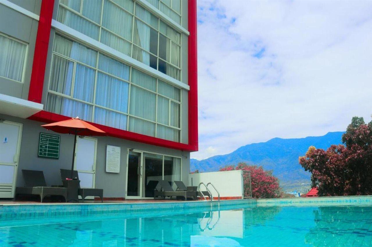 Hotel Santika Palu Zewnętrze zdjęcie