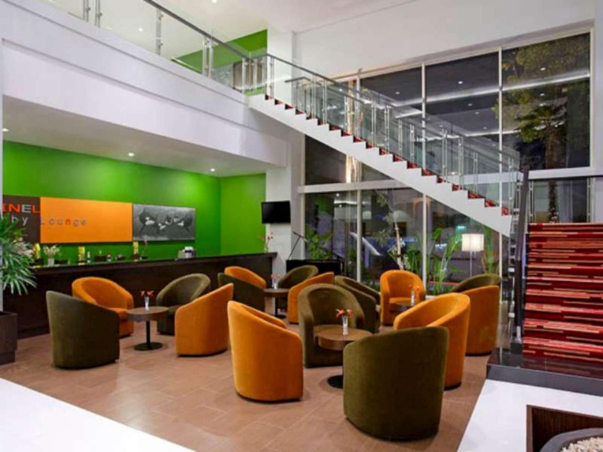 Hotel Santika Palu Zewnętrze zdjęcie