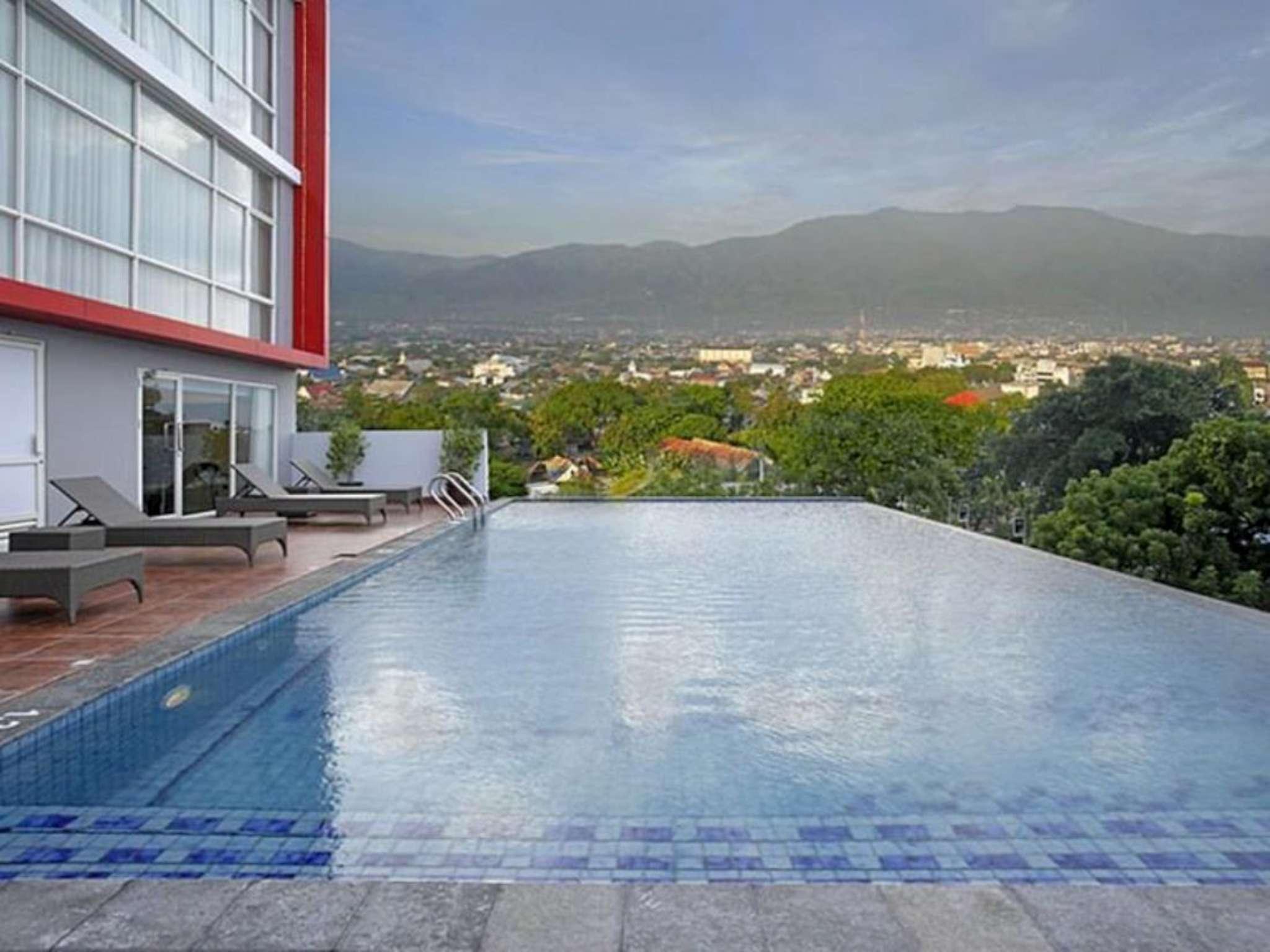 Hotel Santika Palu Zewnętrze zdjęcie