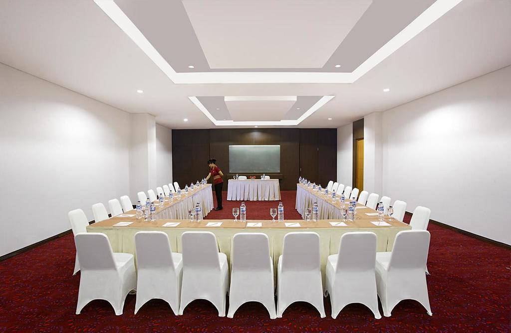 Hotel Santika Palu Zewnętrze zdjęcie