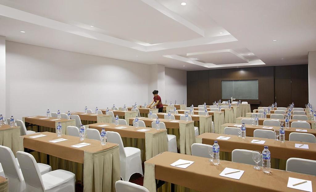 Hotel Santika Palu Zewnętrze zdjęcie
