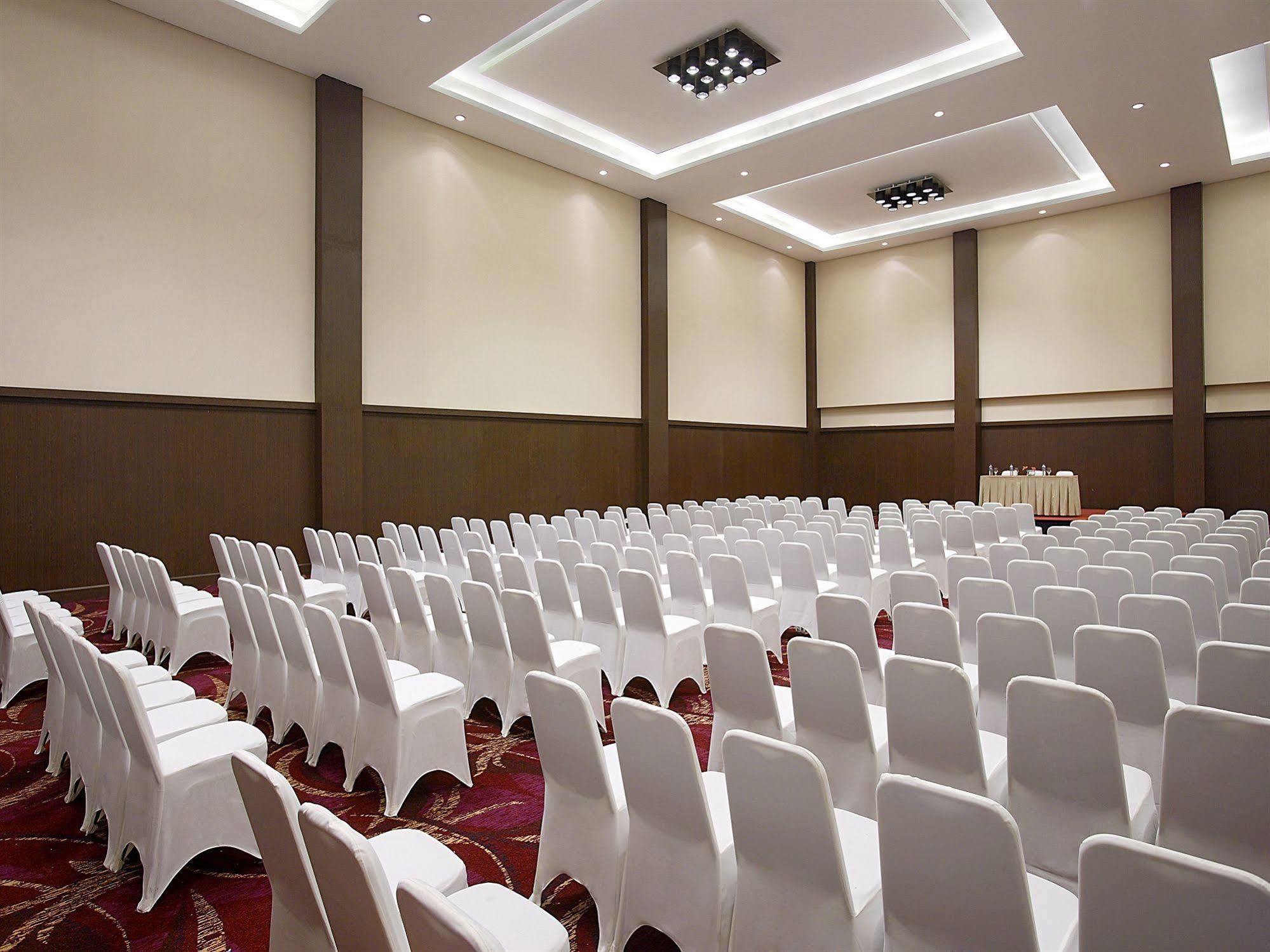 Hotel Santika Palu Zewnętrze zdjęcie