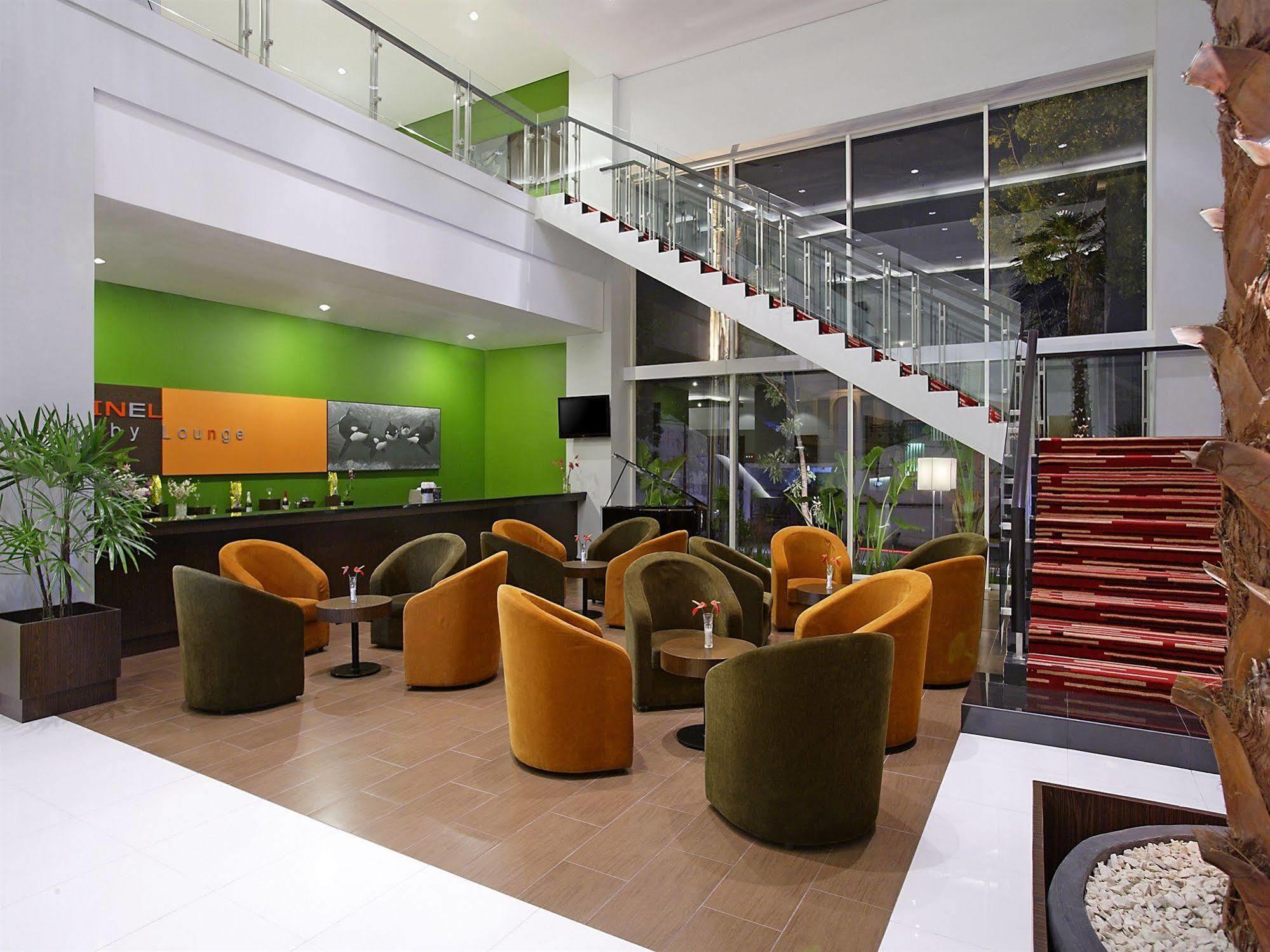 Hotel Santika Palu Zewnętrze zdjęcie