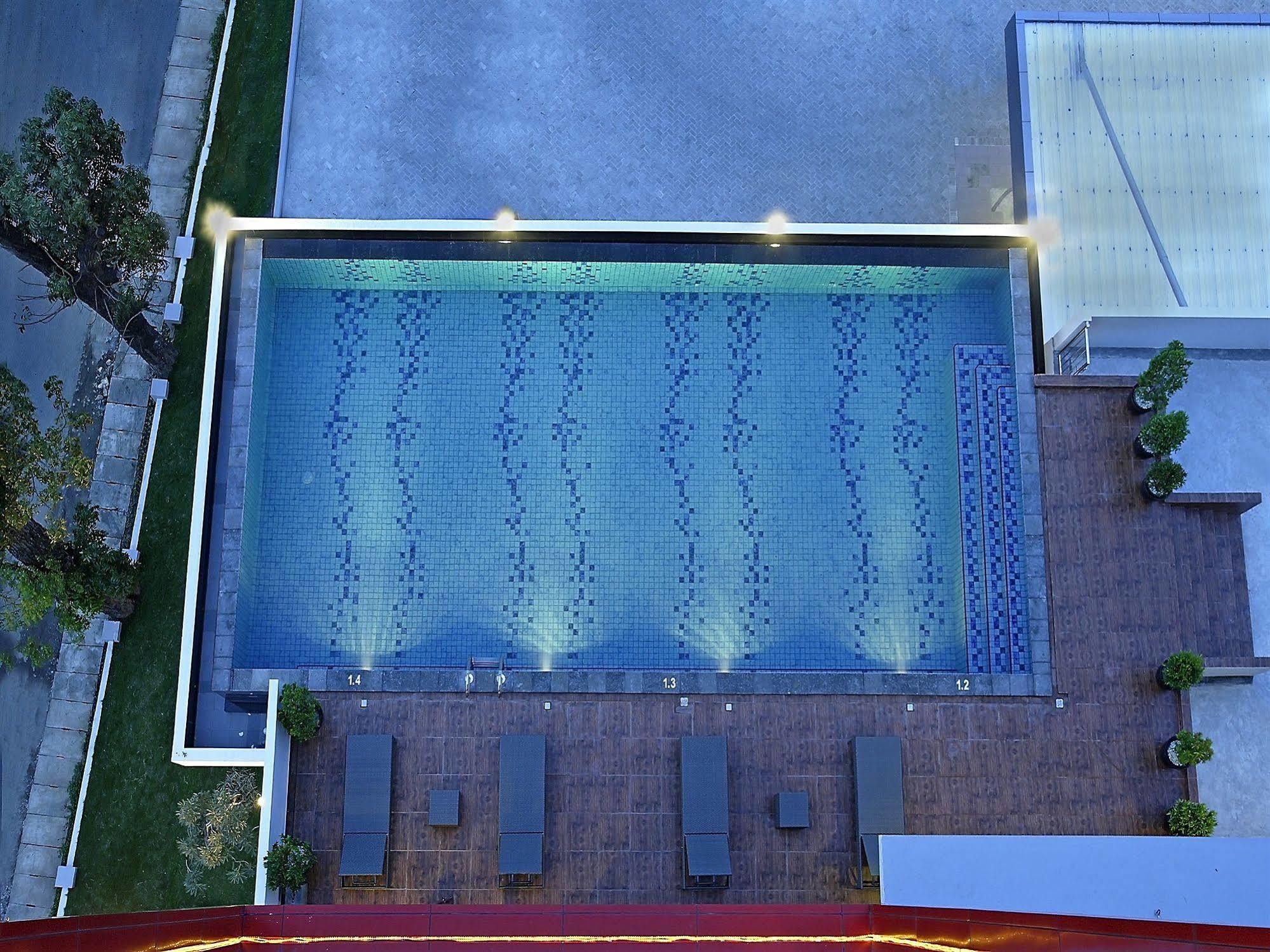 Hotel Santika Palu Zewnętrze zdjęcie