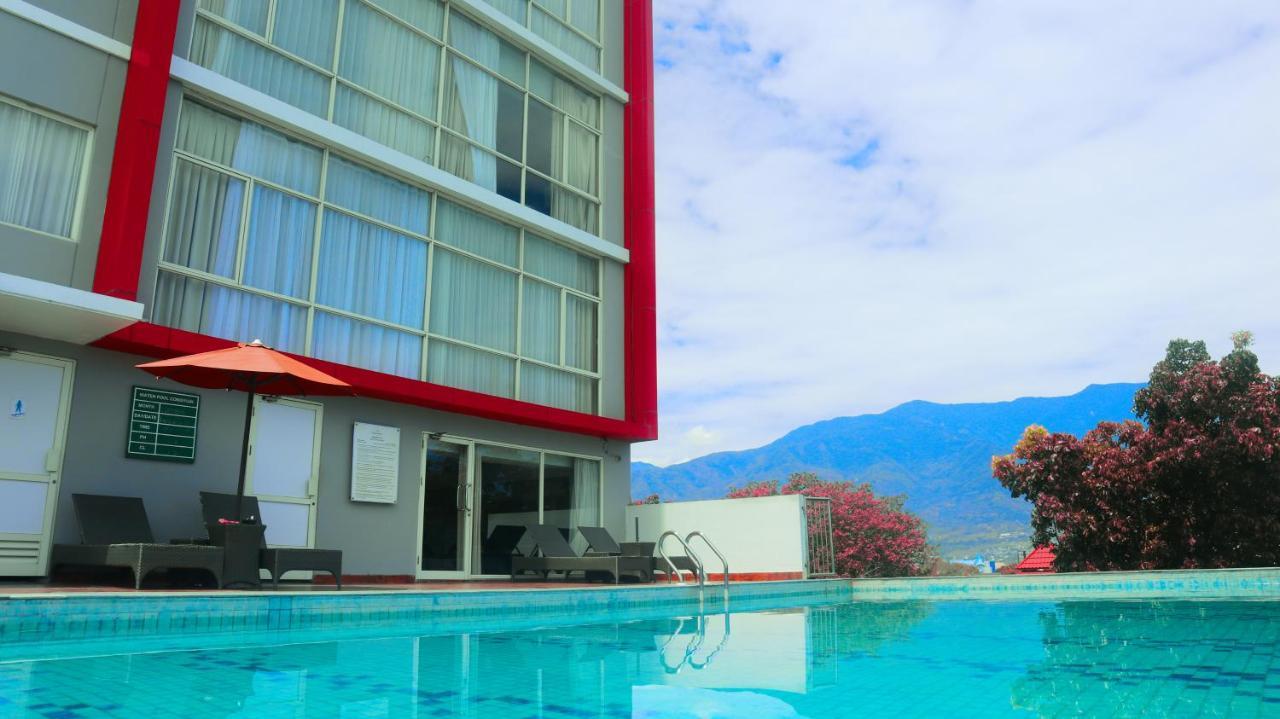 Hotel Santika Palu Zewnętrze zdjęcie