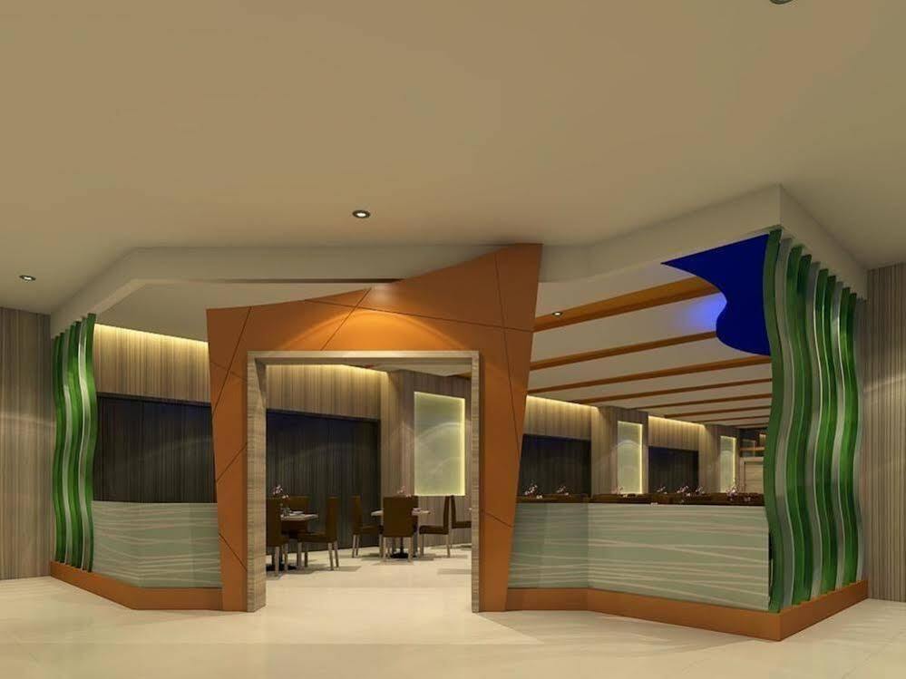 Hotel Santika Palu Zewnętrze zdjęcie